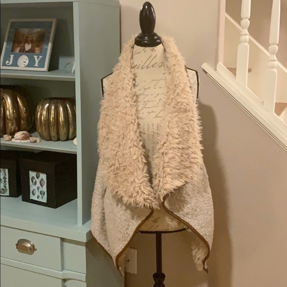 LOVE TREE Sherpa Faux Fur Vest - Natural - Picture 3 of 8